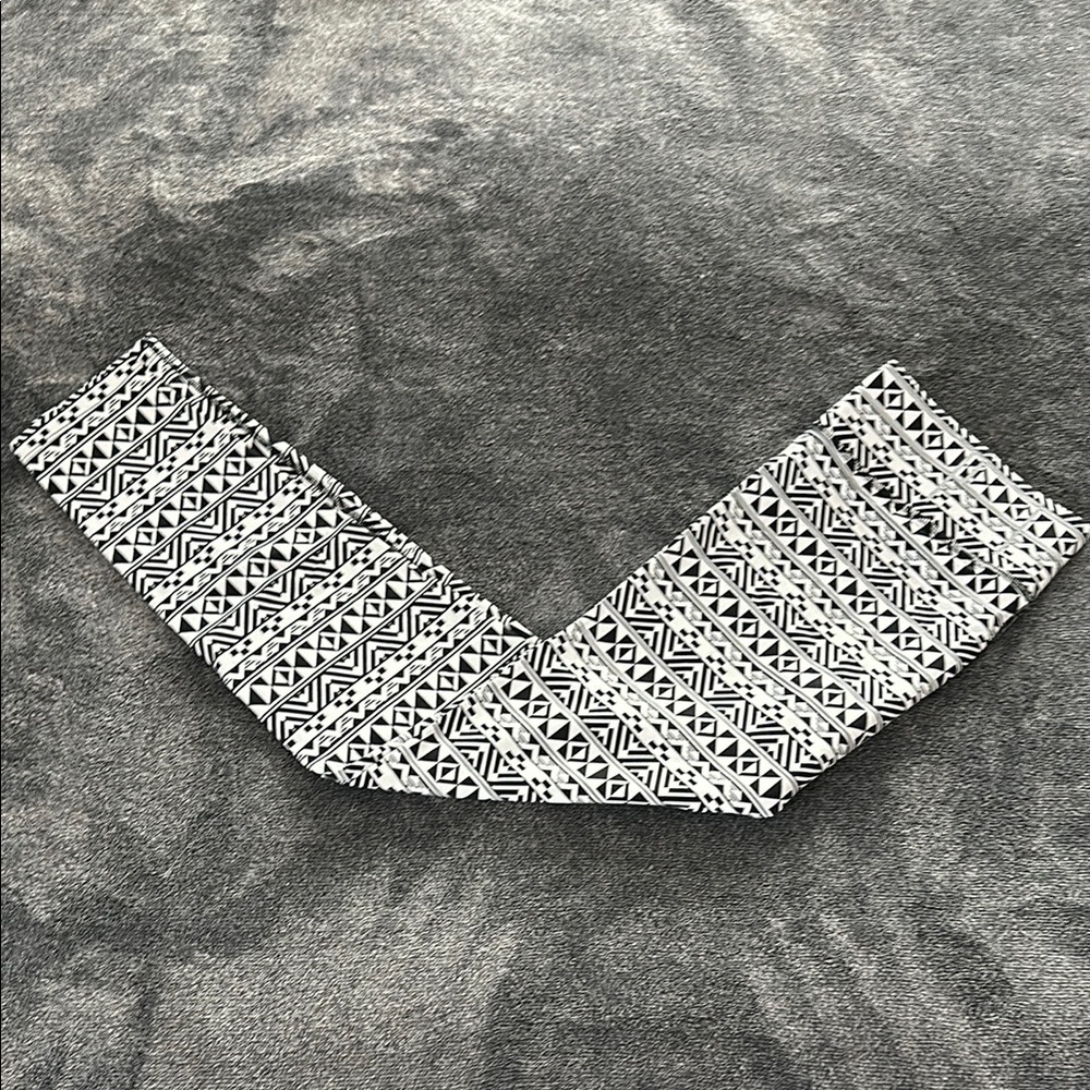 Women's Victoria Secret PINK Yoga, White/Black Patterned Leggings, Size Medium